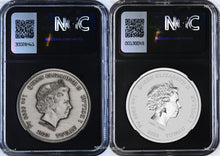 Load image into Gallery viewer, 2023 2-Coin-Set Royal Casino CHIP Antiqued SILVER $1 2oz NGC MS70 007 BLACK CORE
